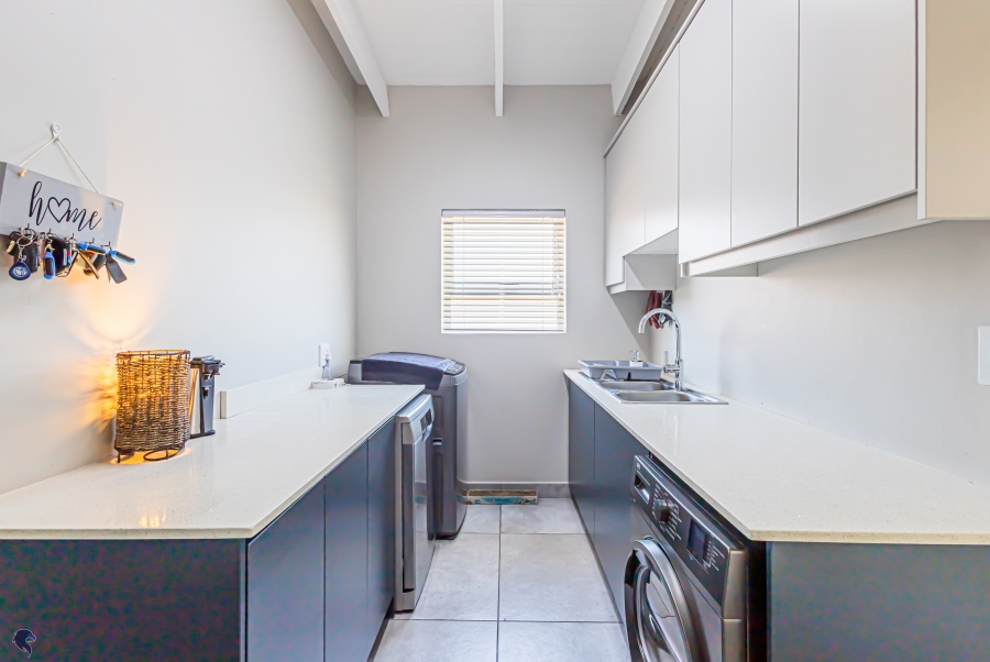 5 Bedroom Property for Sale in Myburgh Park Western Cape